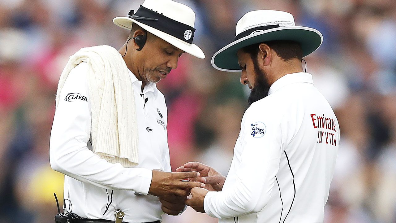 Erring, Ashes, umpire, Wikipedia, vandalised