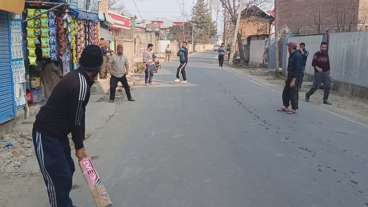 Etv Bharatchanderigam-tral-youth-demand-playing-ground