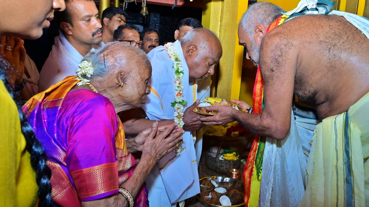 ಮಾಜಿ ಪ್ರಧಾನಿ ಹೆಚ್.ಡಿ ದೇವೇಗೌಡ ದಂಪತಿ