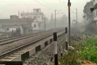 बिहार में ठंड का रेलवे पर दिखा असर