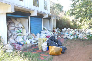 Garbage in block panchayat building  Garbage at Nedumkandam  മൂന്ന്‌ നില കെട്ടിടത്തില്‍ മാലിന്യം  മാലിന്യം വന്‍തോതില്‍ നിക്ഷേപം