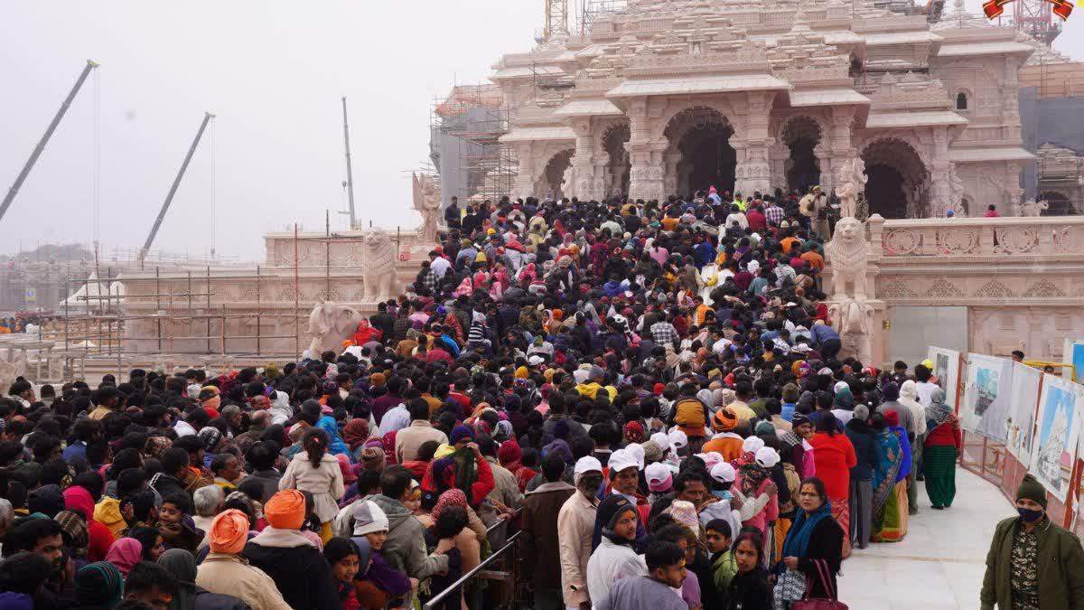 अयोध्या राम मंदिर में उमड़ी भीड़