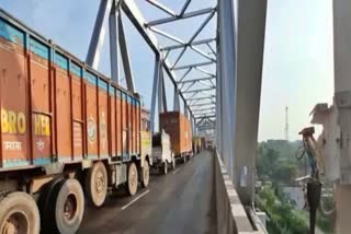 accident on gandhi setu