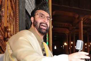 Mirwaiz Dons Religious Mantle