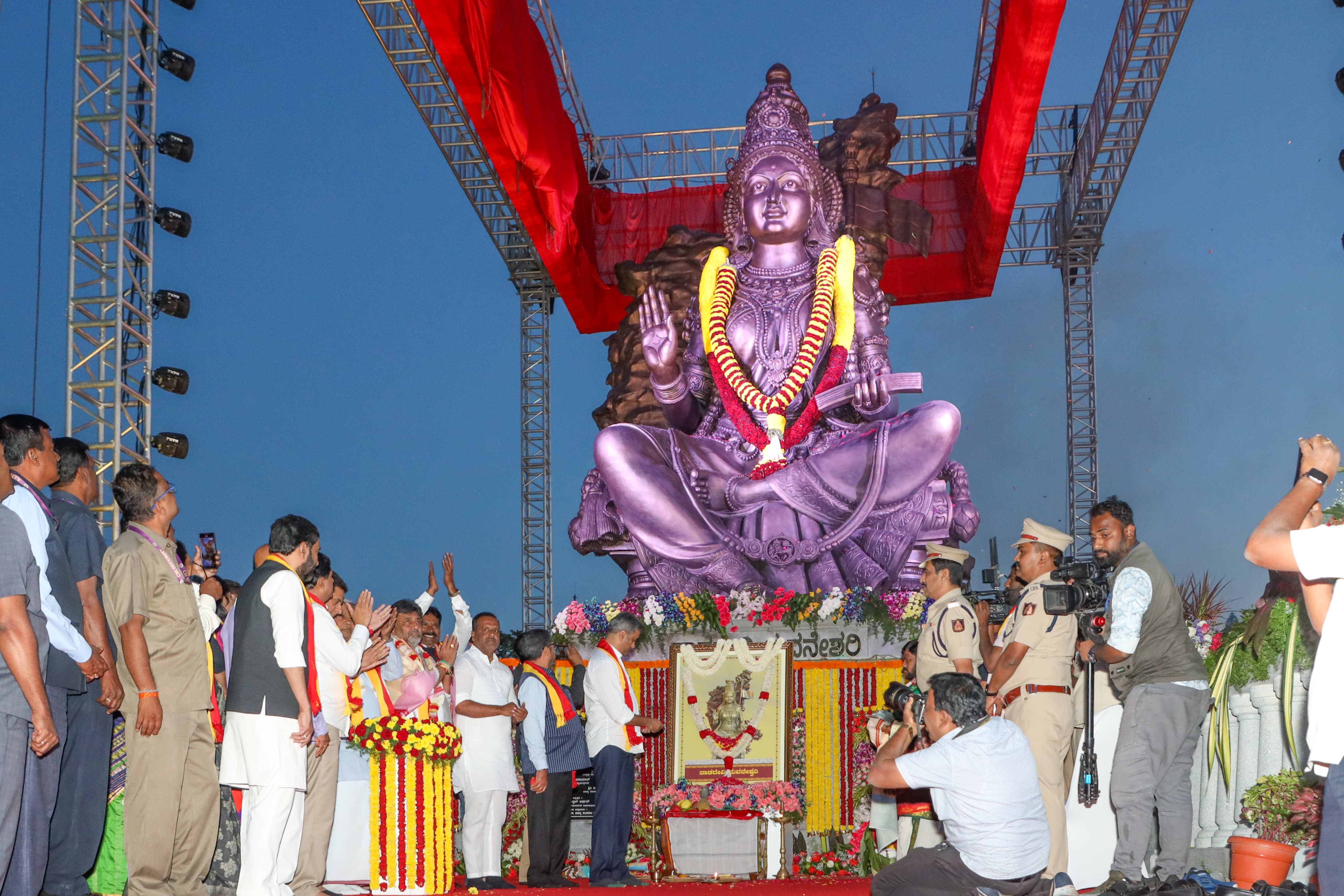 Bhuvaneshwari-statue