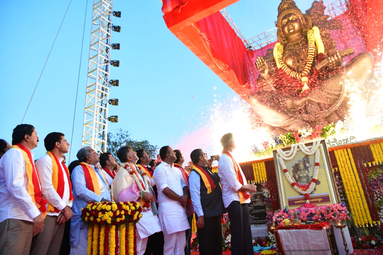 bhuvaneshwari-statue-unveiled-in-vidhana-soudha-premises