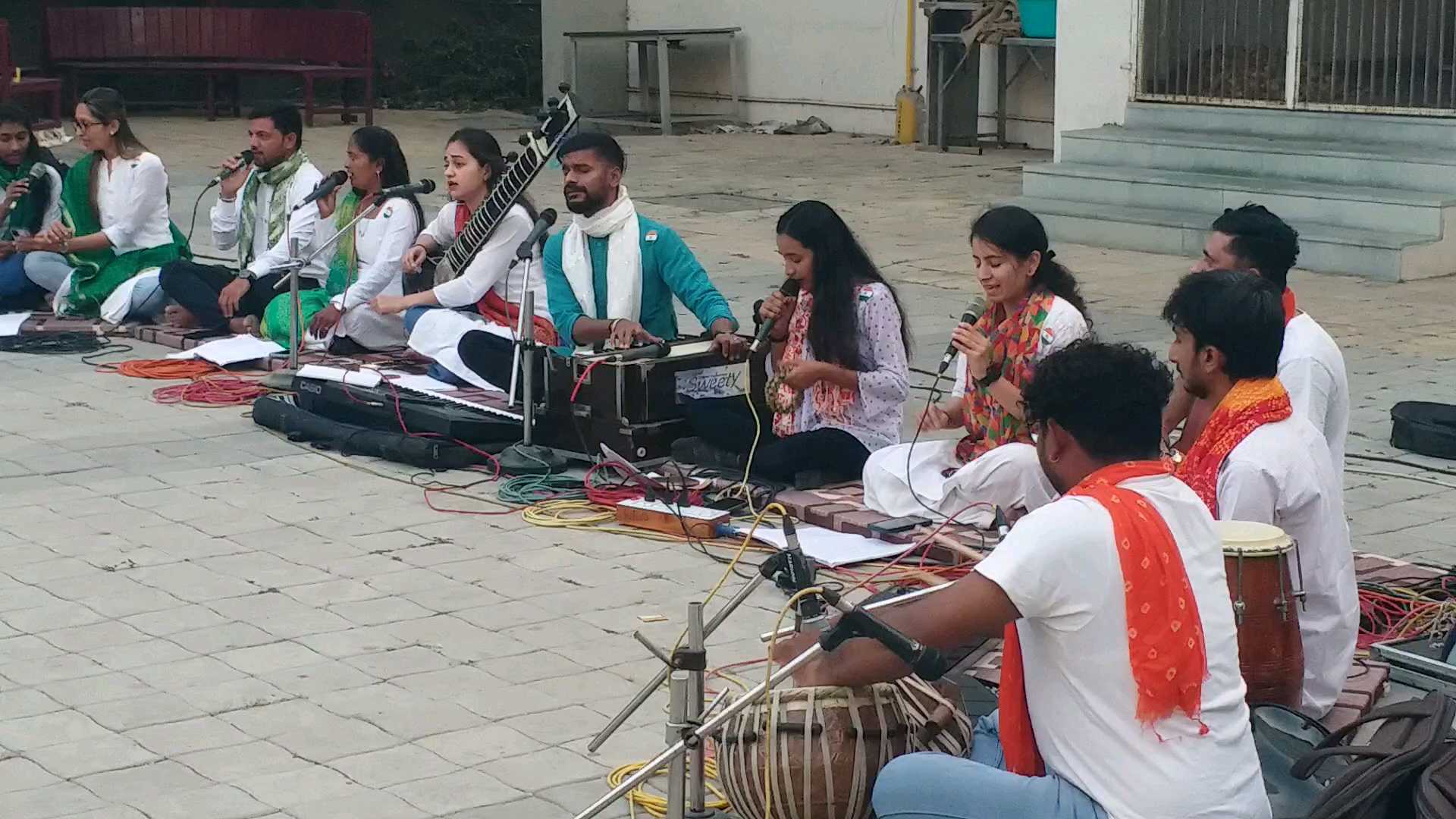 વૃદ્ધોને નિજાનંદ કરવા યુવાન સંગીતકારોનો પ્રયાસ