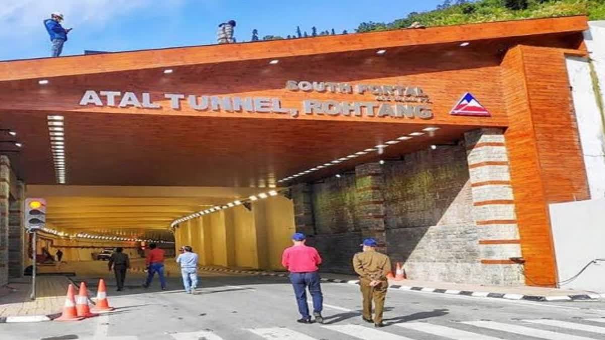 Tourists Came to see Atal Tunnel in Himachal Pradesh