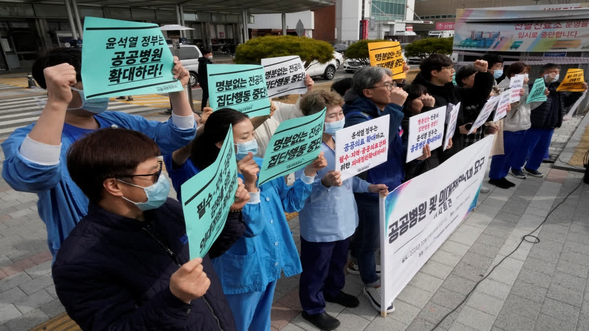 Members of The Korean Public Service and Transport Workers' Union stage a rally to demand expansion of public hospitals and medical students at the Seoul National University Hospital in Seoul, South Korea, Tuesday, Feb. 27, 2024. (AP Photo/Ahn Young-joon)