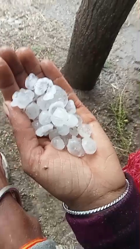 hailstone with rain in mp