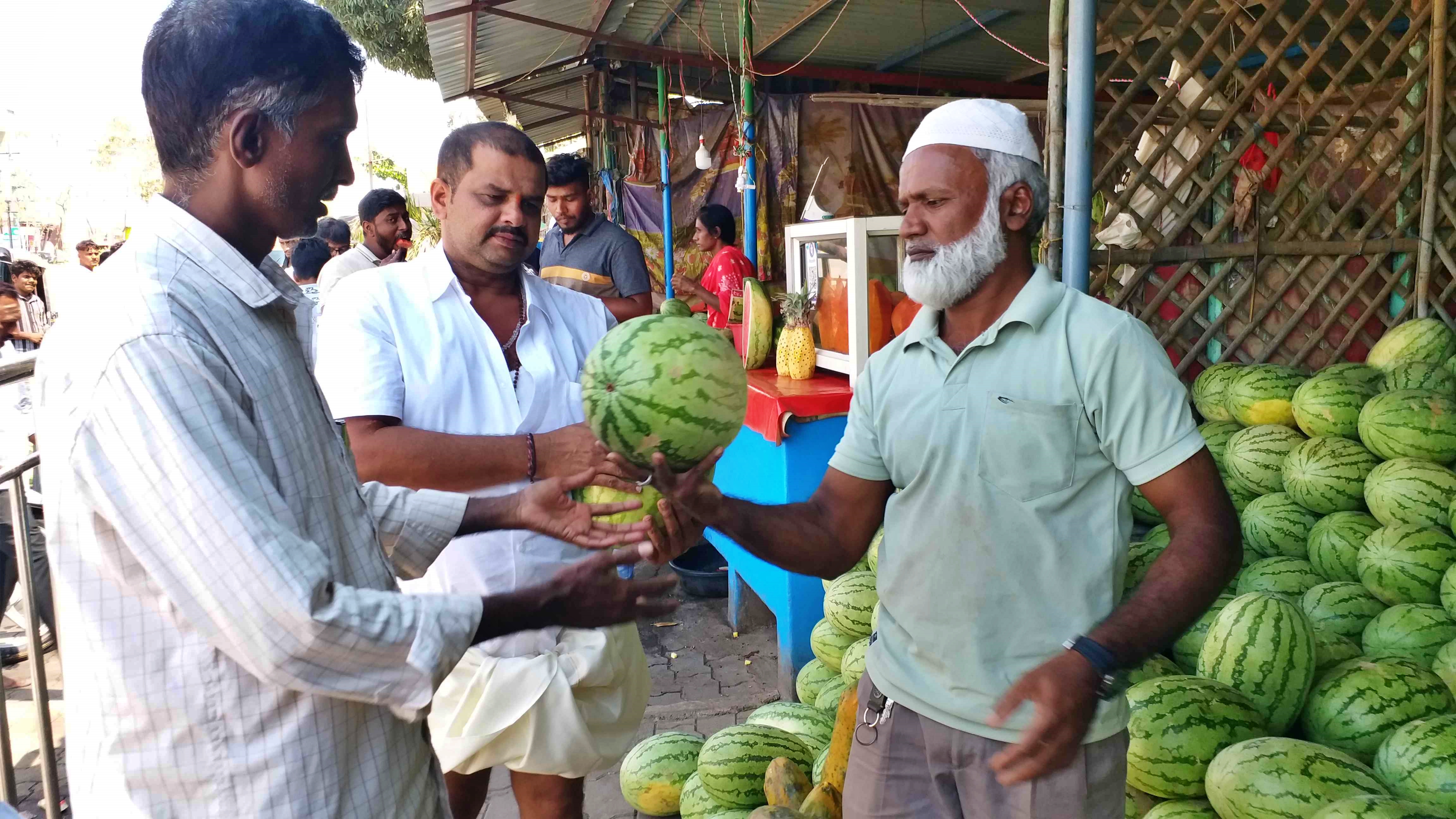 DAVANAGERE  DEMAND FOR WATERMELONS  WATERMELON BUSINESS  ತಮಿಳುನಾಡು ಕಲ್ಲಂಗಡಿ TAMIL NADU WATERMELONS