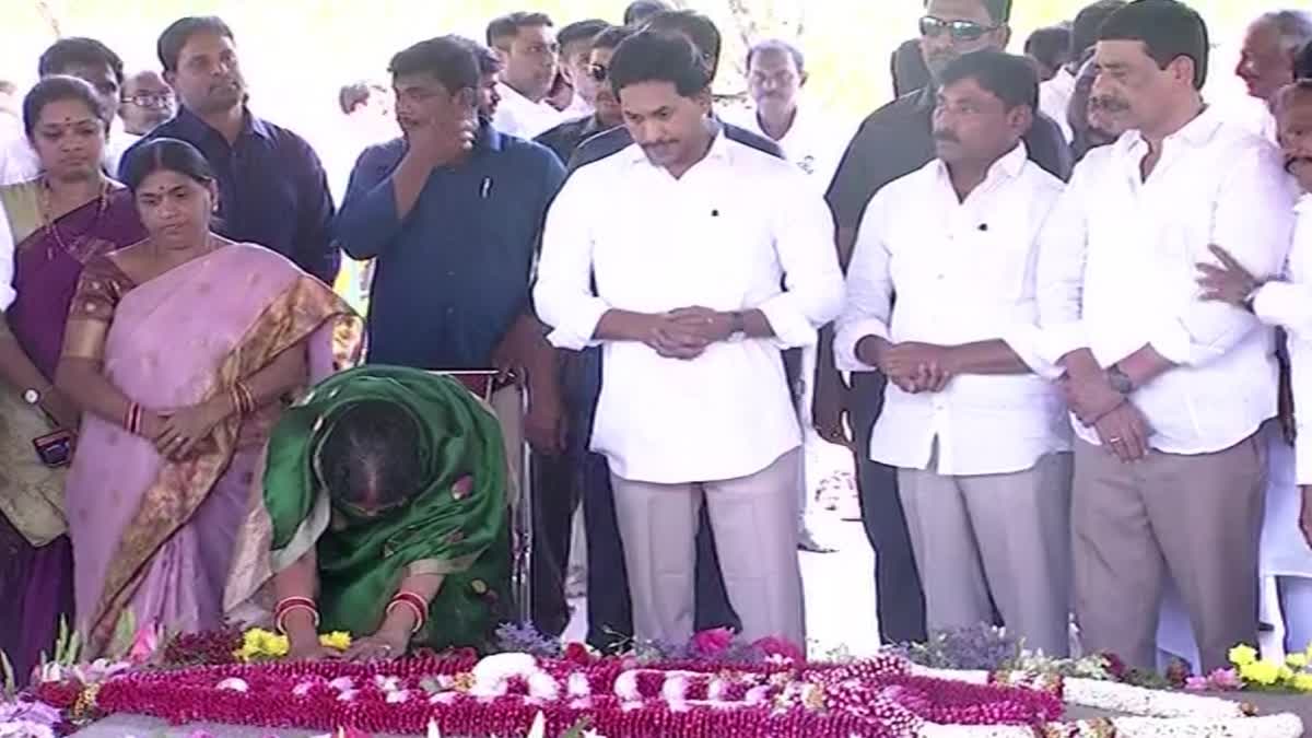 CM Jagan Memu Siddam Bus Yatra