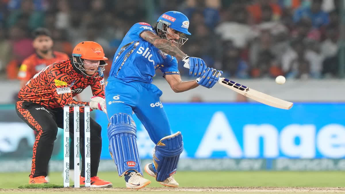 MI are chasing a target of 278 against SRH.