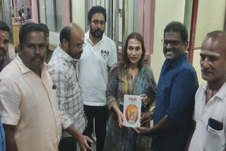 Aishwarya Rajinikanth visited at  Palani Murugan Temple