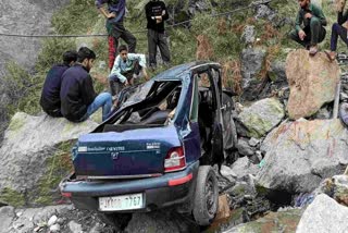 ڈوڈہ سڑک حادثہ میں کار سوار ہلاک