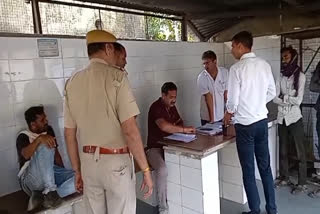 Father of deceased Uruj reached Kota from UP to collect the dead body