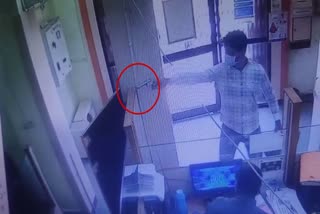 Robbers loot over Rs 10 lakh from bank at gunpoint in Baran