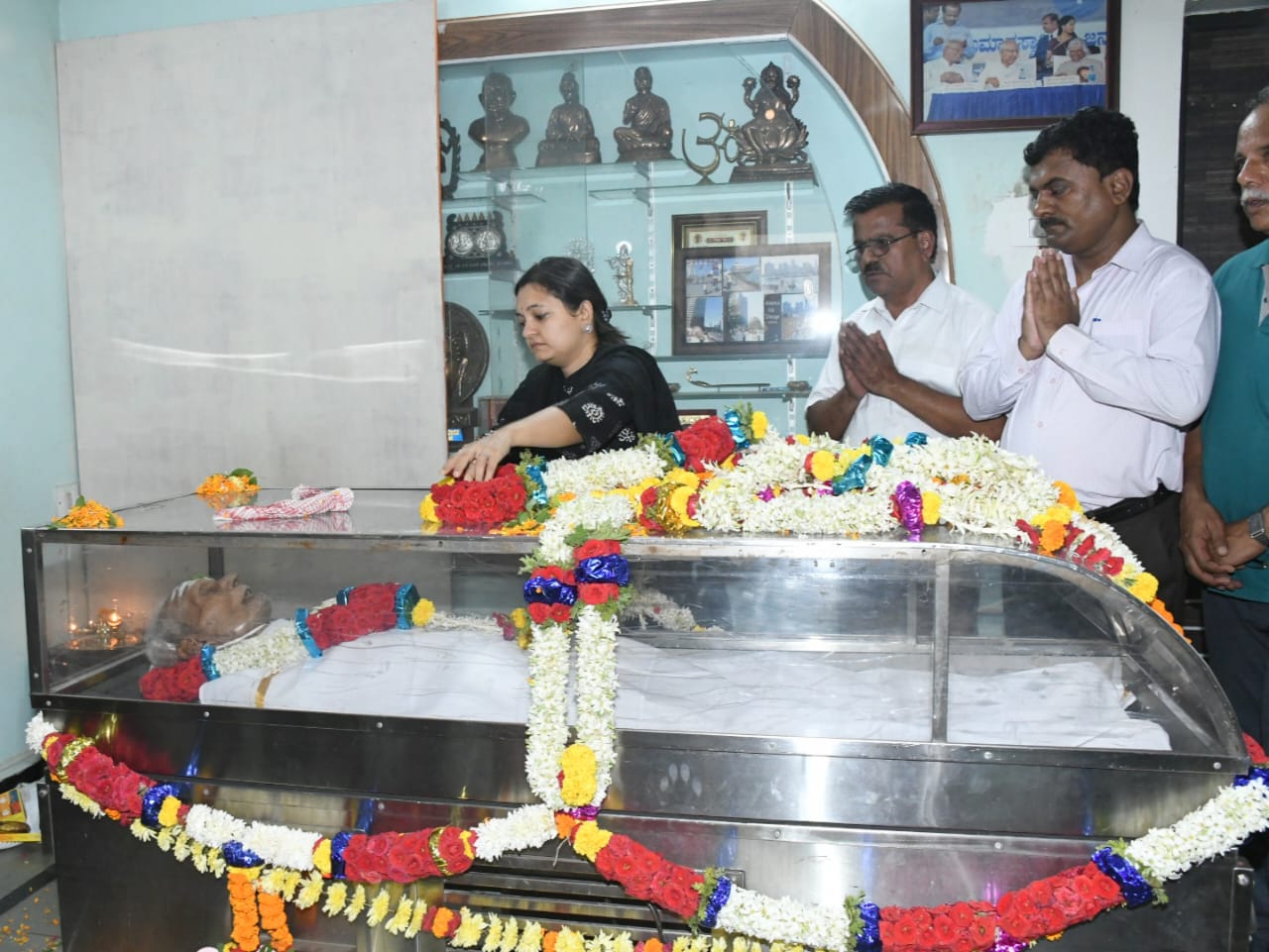 Senior literature Gurulinga Kapase  Gurulinga Kapase  Kannada Sahitya Akademi  Dharwad