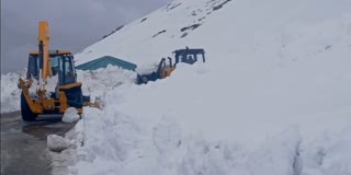 سنتھن ٹاپ ٹریفک کے لیے بند، سیاح مایوس، سیاحتی کاروبار متاثر