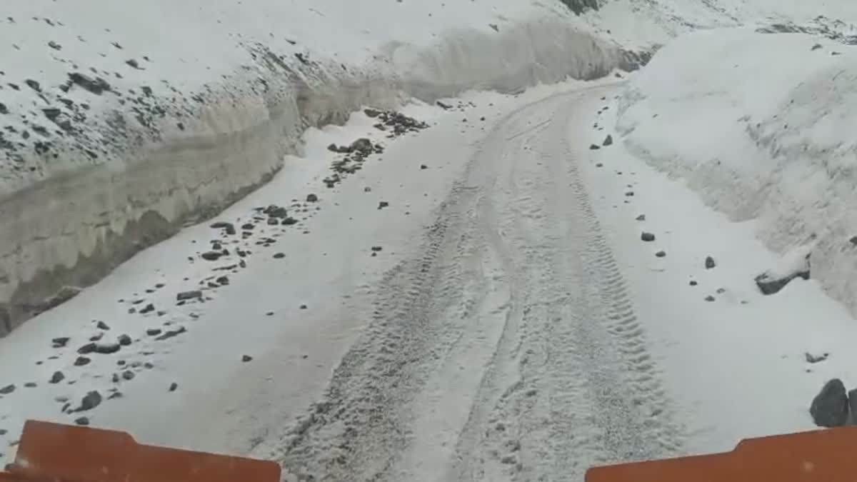 mughal-road-closed-for-traffic-amid-inclement-weather