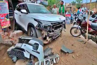 Car crushed woman in Lohardaga