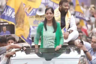 Chief Minister Arvind Kejriwal's wife Sunita Kejriwal held her maiden Lok Sabha poll roadshow in support of the AAP's East Delhi candidate on Saturday evening.