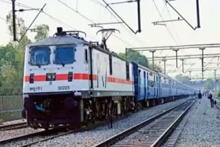 railways-will-run-gorakhpur-mumbai-via-lucknow-special-train-during-summer-holidays
