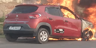 moving car caught fire in Neemrana