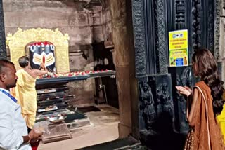 Miss India Nandini Gupta Visited Ramappa Temple
