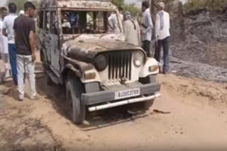 Crowd gathered near the burnt car in Sikar