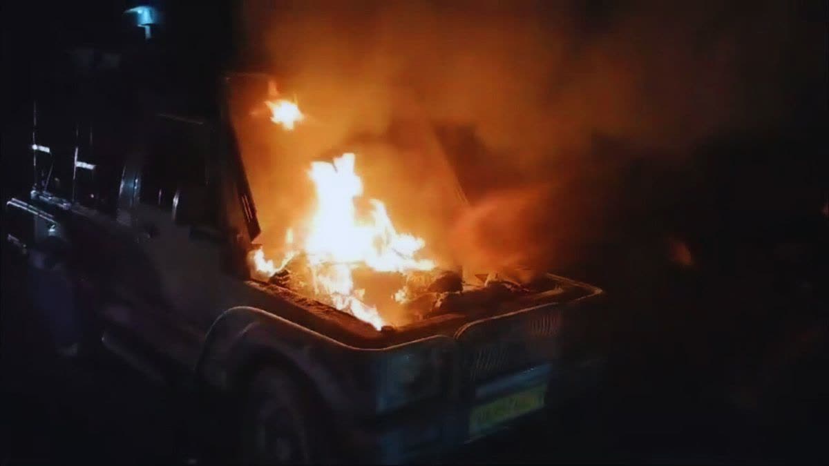 Jeep caught fire in Dhikuli
