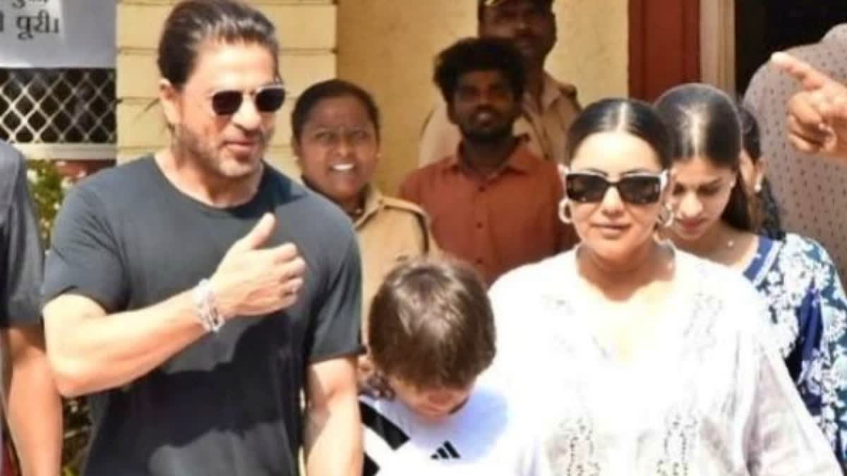 Shah Rukh Khan Lifts IPL Trophy with Wife Gauri, Locks Suhana, AbRam, Aryan in Tight Embrace