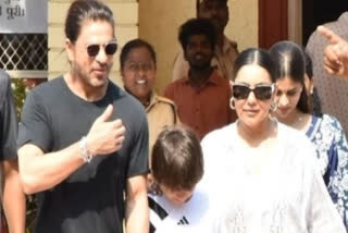 Shah Rukh Khan with his family