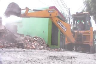 Bulldozers start moving on 504 buildings of 27 illegal settlements in Dehradun, target to break 27 encroachments today