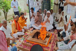 गाजीपुर में कांग्रेस प्रदेश अध्यक्ष अजय राय ने दर्शन पूजन किया
