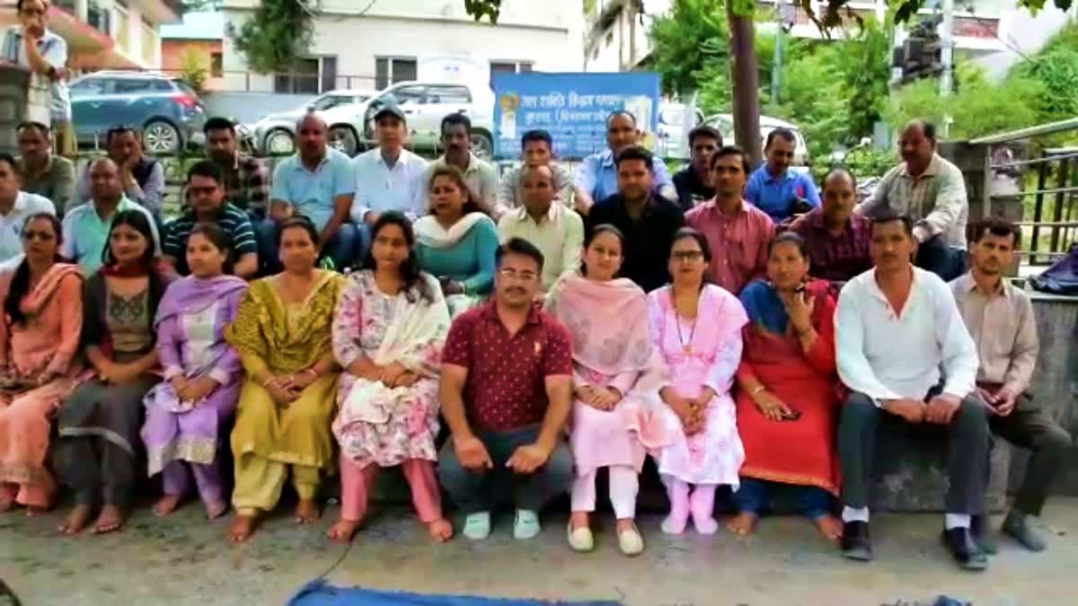 Zilla Parishad cadre employees on mass leave in Kullu.