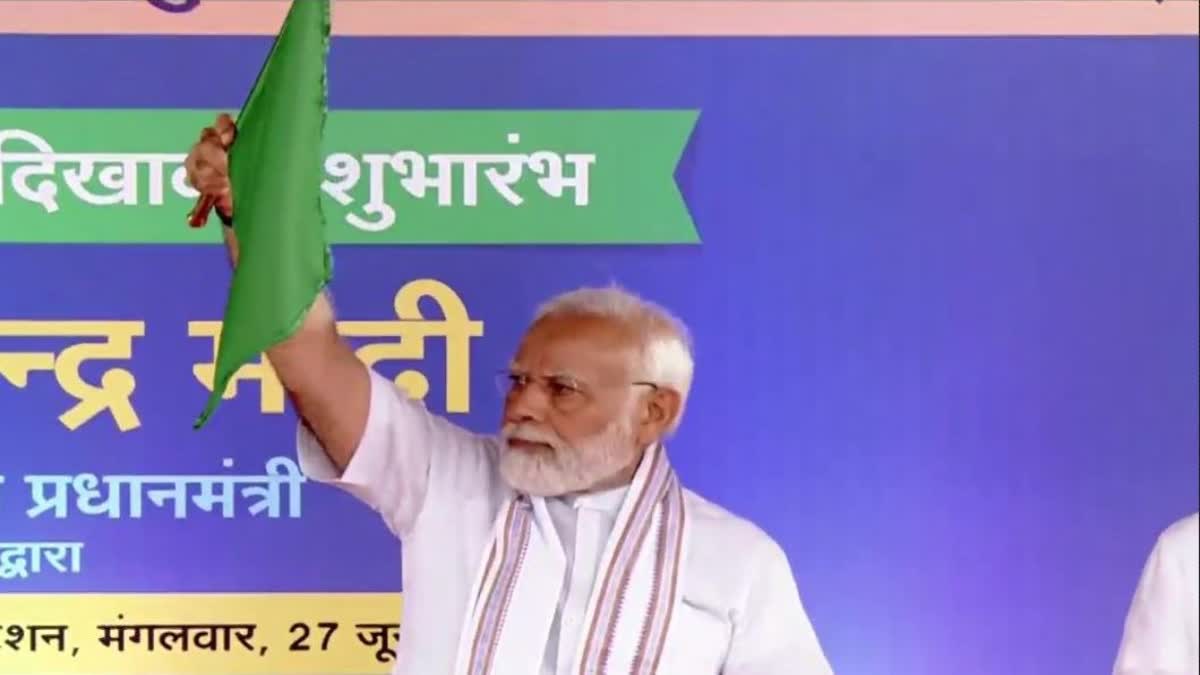 Prime Minister Modi flagged off 5 Vande Bharat