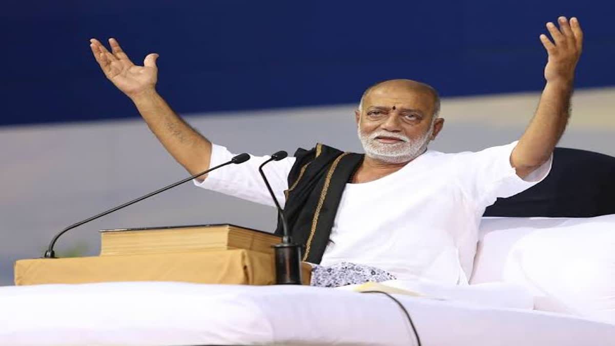 નMorari Bapu Ram katha : મોરારીબાપુ 12 જ્યોર્તિલિંગમાં એકએક દિવસની એમ 18 દિવસ સુધી રામકથા કરશે, શ્રોતાઓ માટે વિશેષ ટ્રેન