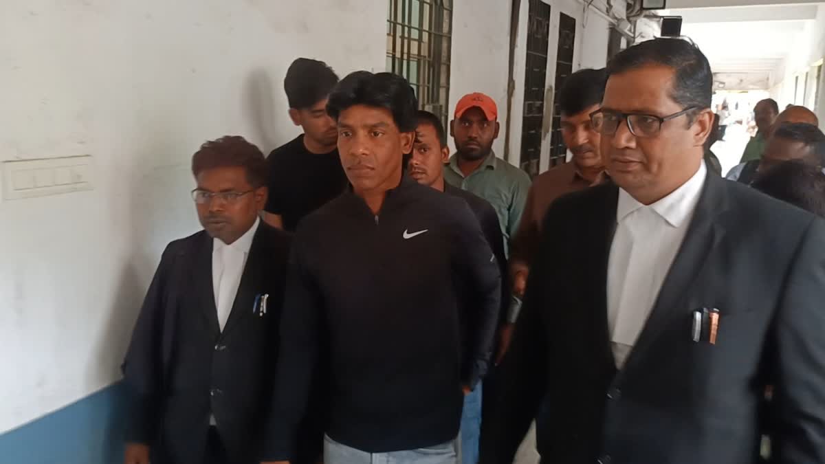 former-mla-amit-mahto-surrendered-in-ranchi-civil-court