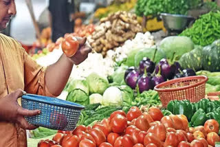 Tomato prices jump to Rs 150 per kg,monsoon has increased the prices of vegetables