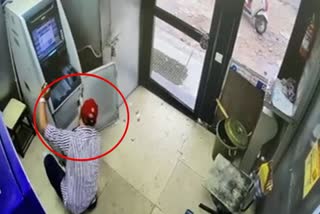 મોજશોખ માટે ATM મશીનમાં ચોરીનો પ્રયાસ, CCTV માં કેદ થયો આરોપી