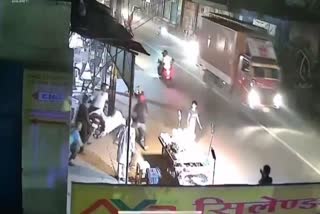 CCTV footage of robbery from elder in Harsh Vihar