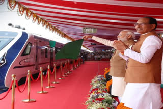 MODI FLAG OFF 5 VANDE BHARAT EXPRESS TRAINS RANI KAMLAPATI STATION PM MODI REACHES MADHYA PRADESH NEWS UPDATE MP NEWS LIVE