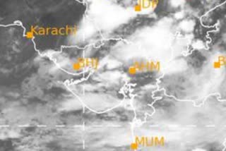 Monsoon 2023 : નવસારી-વલસાડ જિલ્લામાં ભારેથી અતિભારે વરસાદની આગાહી, તમામ ટીમો એલર્ટ મોડ પર