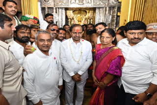 KCR visited Tulja Bhavani Ammavari Temple  Maharashtra