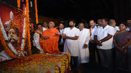 Etv Bharatnadaprabhu-kempegowda-jayanthotsava-held-in-mysuru