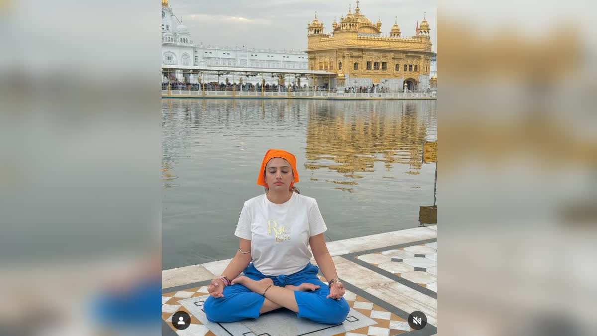 YOGA AT SRI DARBAR SAHIB  അർച്ചന മക്‌വാന  YOGA AT GOLDEN TEMBLE  സുവർണ ക്ഷേത്രത്തില്‍ യോഗ