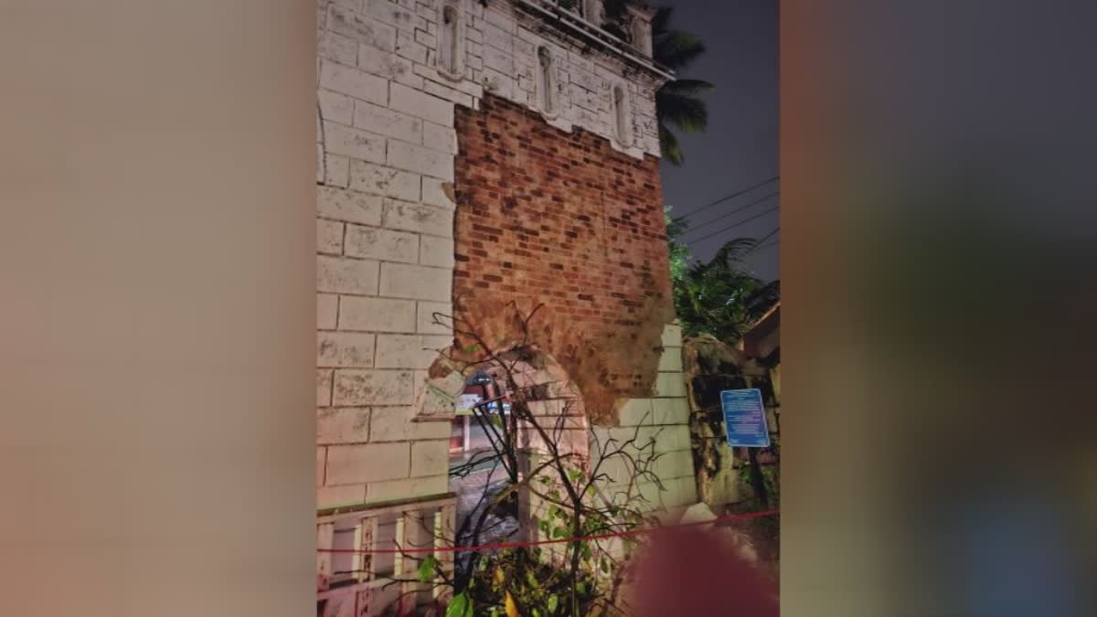 മതിൽ ഇടിഞ്ഞു  പടിഞ്ഞാറെക്കോട്ട മതിൽ ഇടിഞ്ഞു  WALL COLLAPSED  WALL COLLAPSED IN TRIVANDRUM