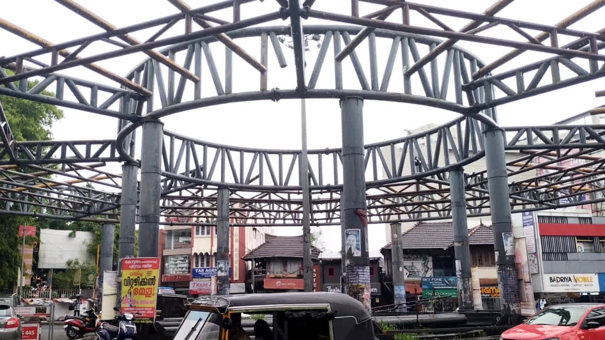 കോട്ടയം ആകാശ പാത  തിരുവഞ്ചൂര്‍ സിപിഎം  KOTTAYAM SKY WALK  CPM CRITICIZED THIRUVANCHOOR