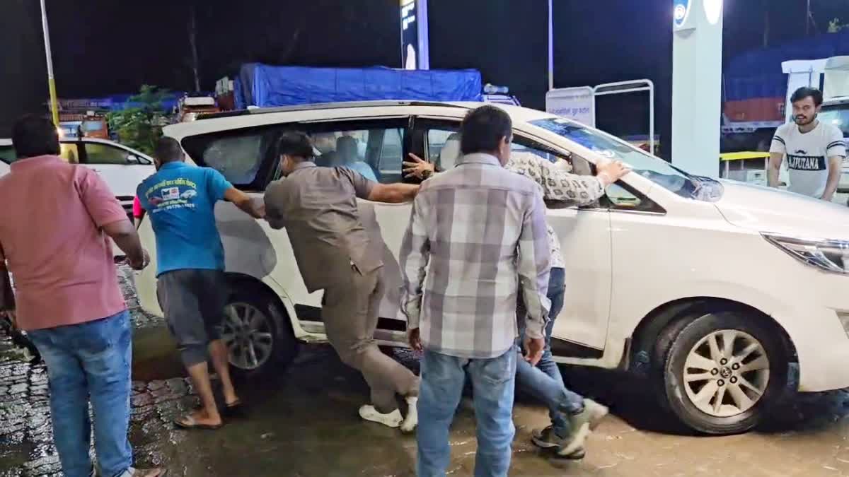 मोहन यादव के काफिले के वाहनों में पानी मिला डीजल भरा, लगाने पड़े धक्के